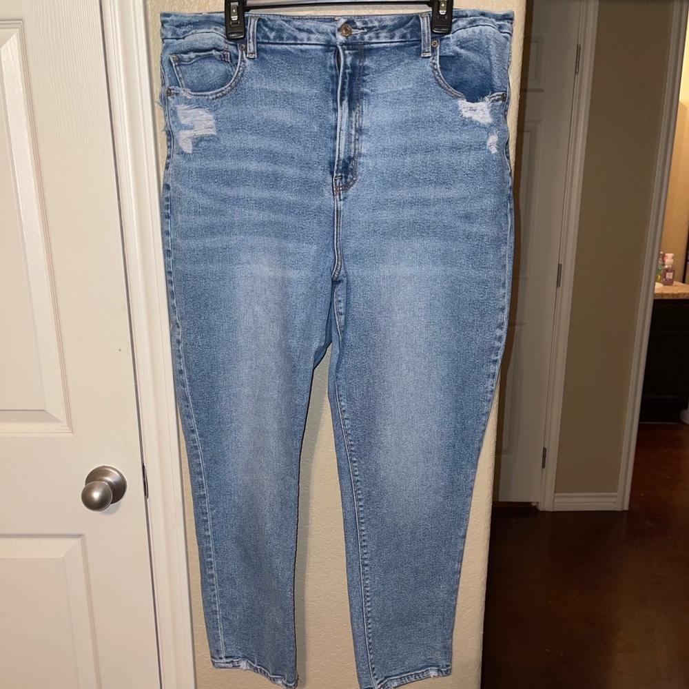 American Eagle Curvy Mom Jeans